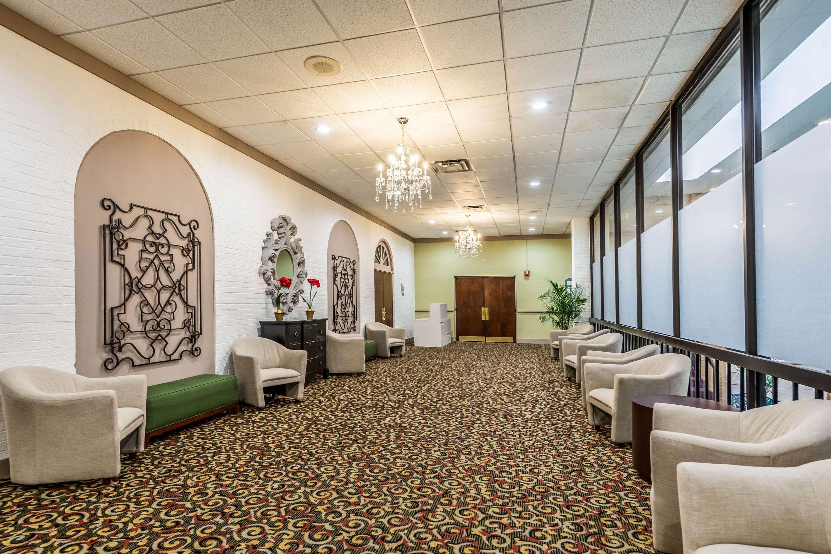 Clarion Hotel Cincinnati North Sharonville Exterior photo